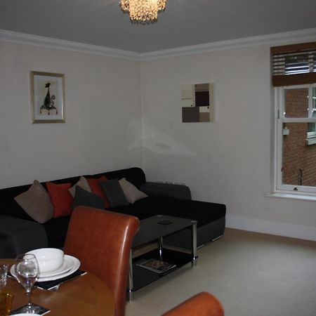 Canterbury Elms Court 아파트 객실 사진